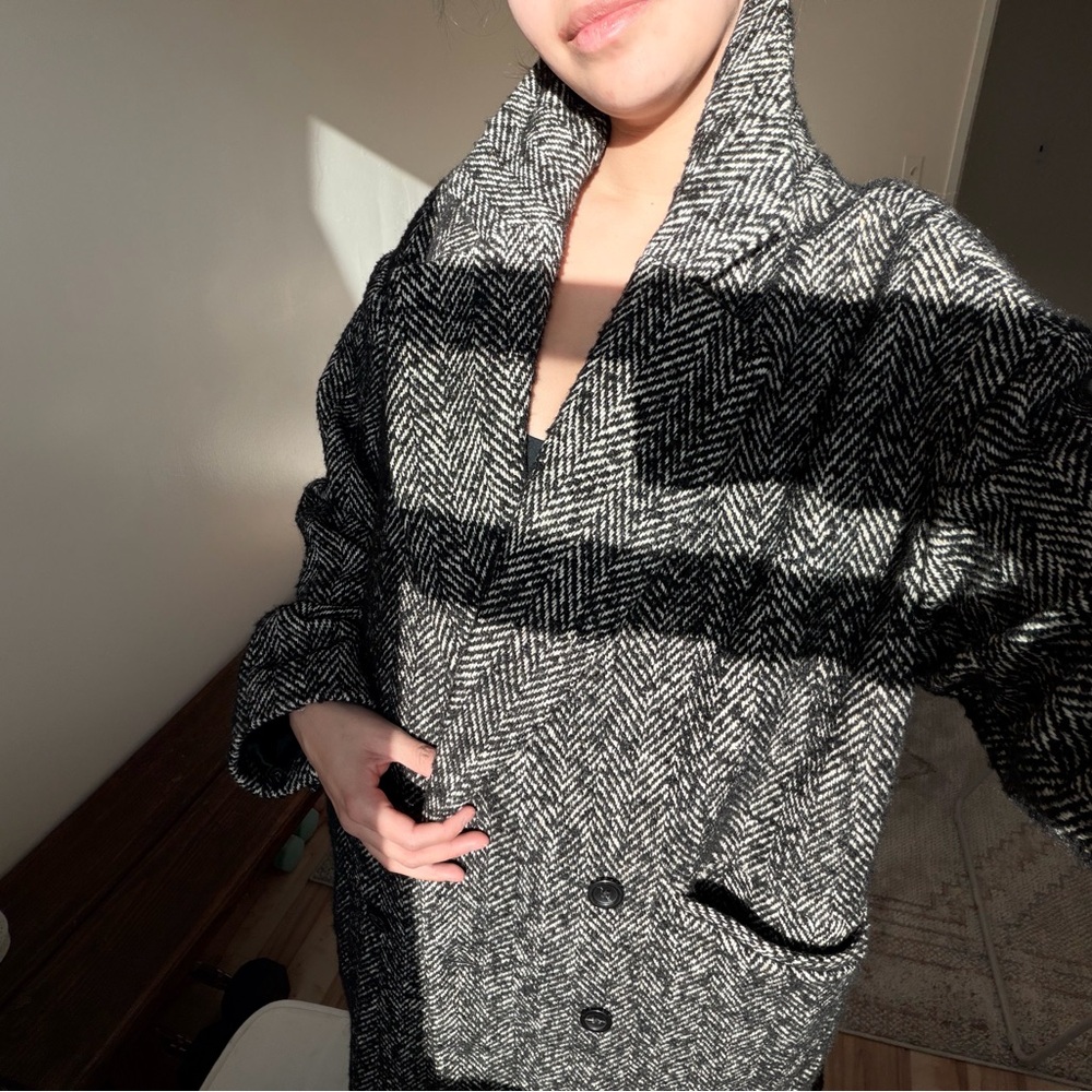 Abercrombie & Fitch Black and White Herringbone Coat